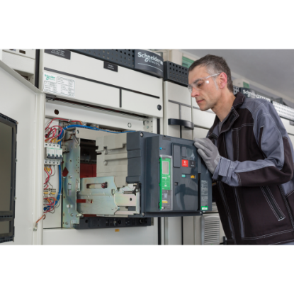 Picture of circuit breaker Masterpact P&P MTZ2 12H1 - 1250 A - 4P - drawout - w/o trip unit