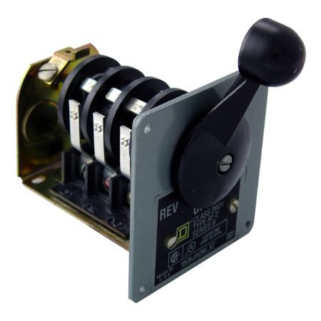 Picture of Switch, reversing drum, 2 HP at 230 VAC single phase, 2 HP at 575 VAC polyphase, handle operated, NEMA 13 flush